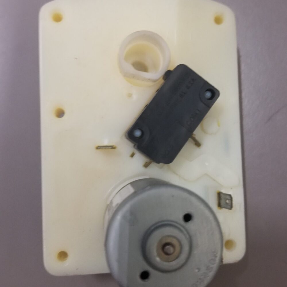 WHITE ROWE SNACK MACHINE MOTOR