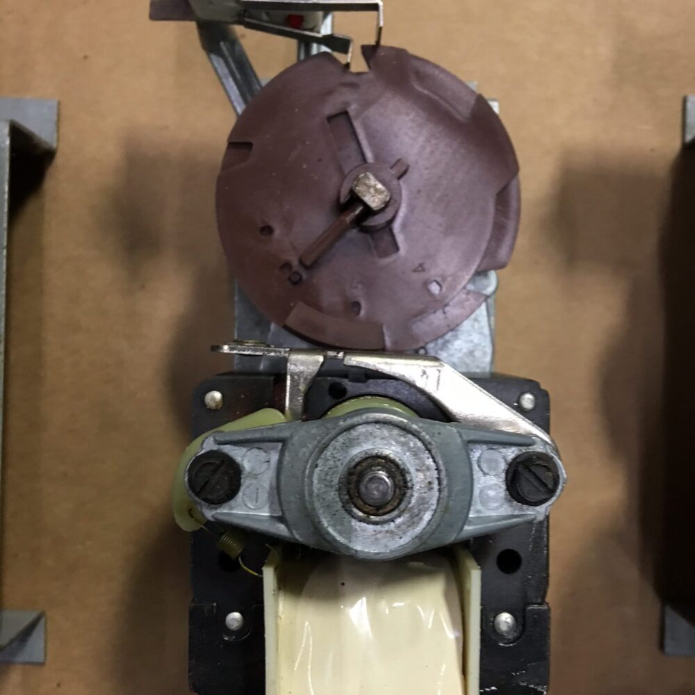 DIXIE NARCO LATER SINGLE COLUMN BROWN CAM MOTOR WITH SQUARE BLACK BOX